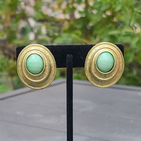 Sarah Coventry Jewelry - Sarah Coventry 1960’s Siam Green Cabochon Gold Tone Clip On Earrings